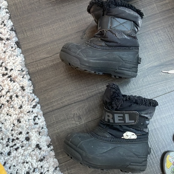 Sorel. Toddler Size 9. Winter Boots - Picture 2 of 4
